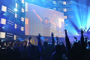 mk体育下载-夜场足球赛事吸引年轻观众群体，夜场踢球