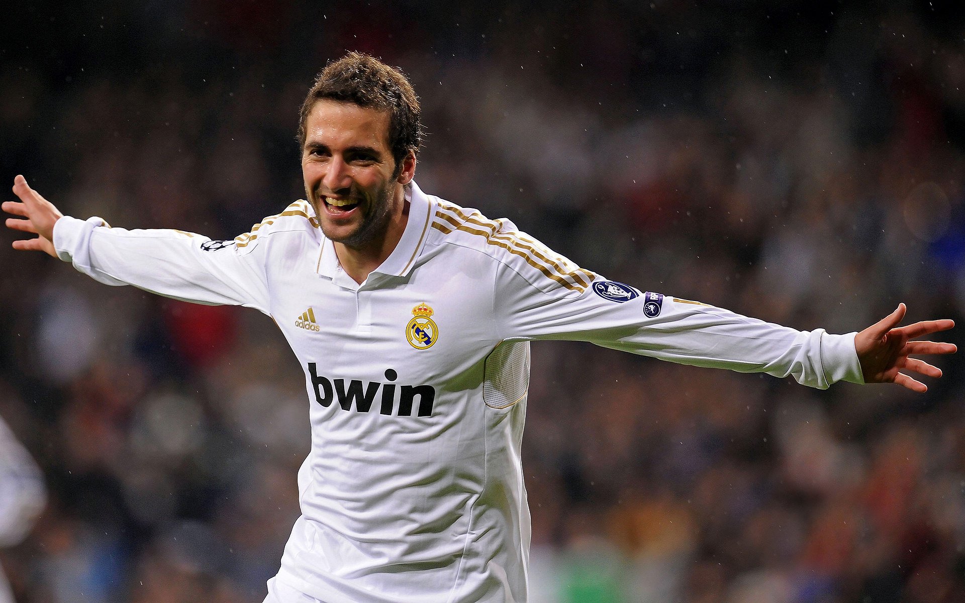 中国游泳选手在比赛中发挥稳定